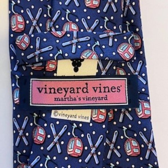 NWT Mens Vineyard Vines Silk Tie with Skis and Gondolas - Picture 2 of 4